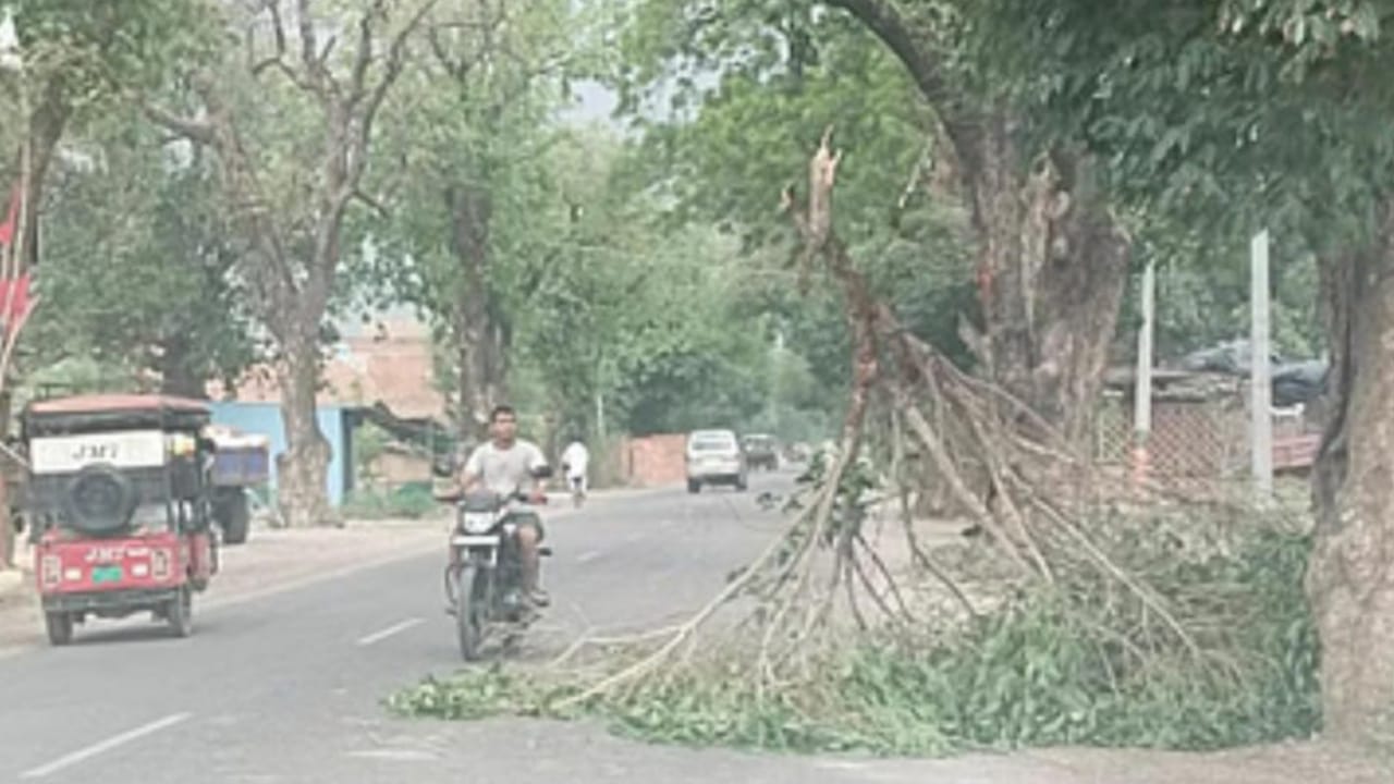 तेज धूप के बाद काले बादलों का आतंक: बारिश और बिजली कटौती से जनजीवन अस्त-व्यस्त