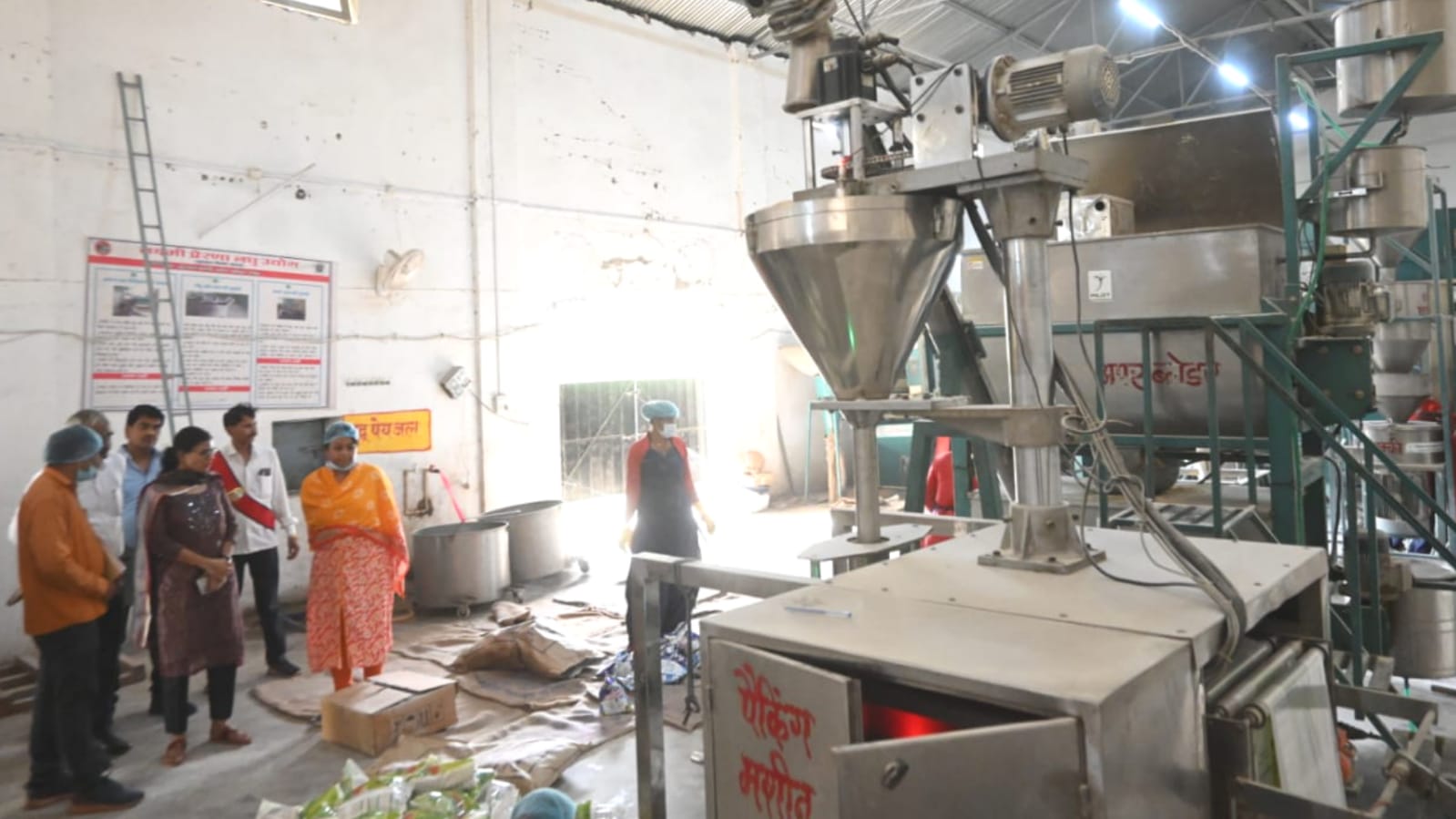 डीएम का अधिकारियों को 'अल्टीमेटम': तालाब की खुदाई में लापरवाही व भ्रष्टाचार नहीं बर्दाश्त