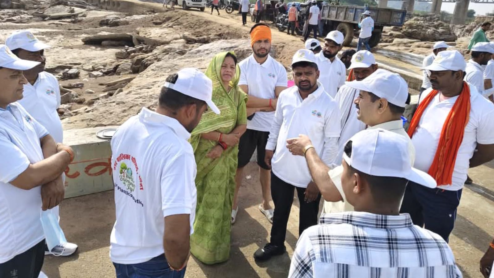 अध्यक्ष मालती के संकल्प ने उड़ाई 'प्रदूषण' की चादर: स्वच्छता से दिया 'पर्यावरण' को जीवन