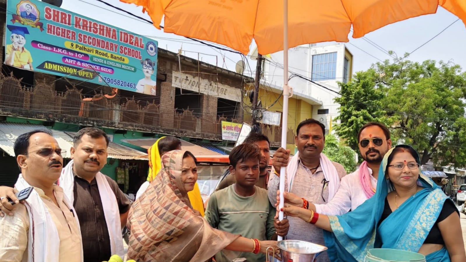 पालिका अध्यक्ष मालती बनीं 'गरीबों की ढाल': फुटपाथ दुकानदारों को बांटी 'संवेदना' की छांव