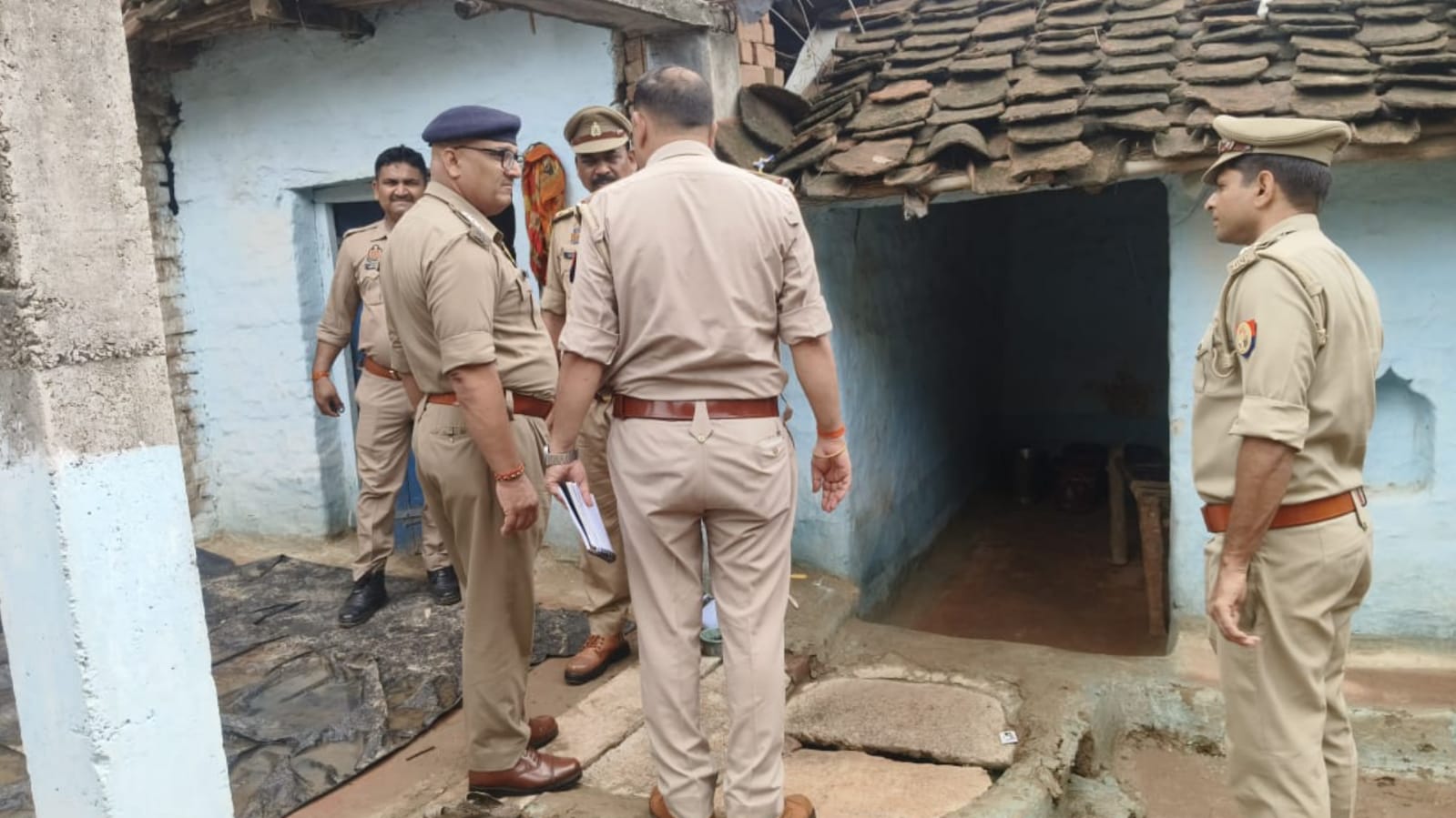 सनसनीखेज़ मर्डर: चारपाई पर युवक की निर्मम हत्या, सिर, गर्दन और प्राइवेट पार्ट पर ताबड़तोड़ वार