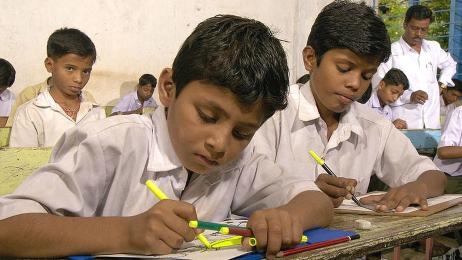 शिक्षा को लगा शिक्षक का 'ग्रहण': नगर के स्कूलों में 'ज्ञान मरण', बच्चों का भविष्य अंधकार में