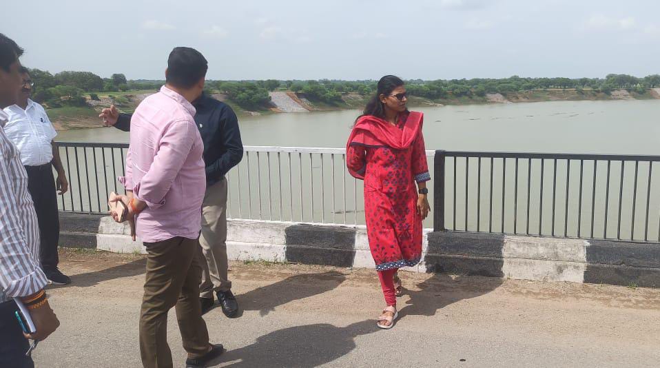 डीएम जे. रीभा की 'बाढ़' से पहले 'जमीनी पड़ताल': तैयारियों का युद्धस्तर पर ऑडिट, निर्देश जारी