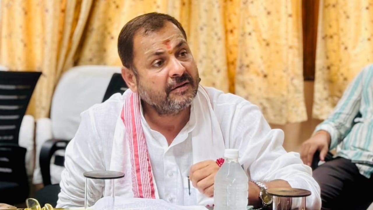 मंत्री रामकेश और विधायक प्रकाश की 'फटकार' से हिला 'बिजली तंत्र': अफसरों में मचा 'हड़कंप'