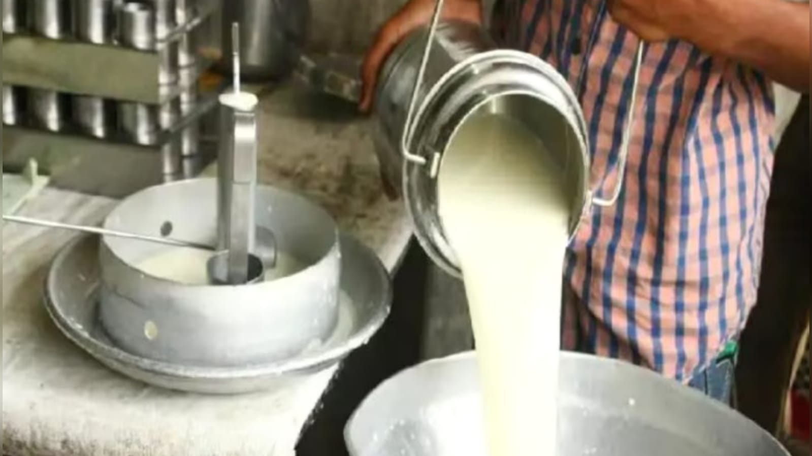 बाप रे बाप बाखबर हो जायें होशियार : दूध में 'मिलावट' का हैं बहुत बुरा हाल