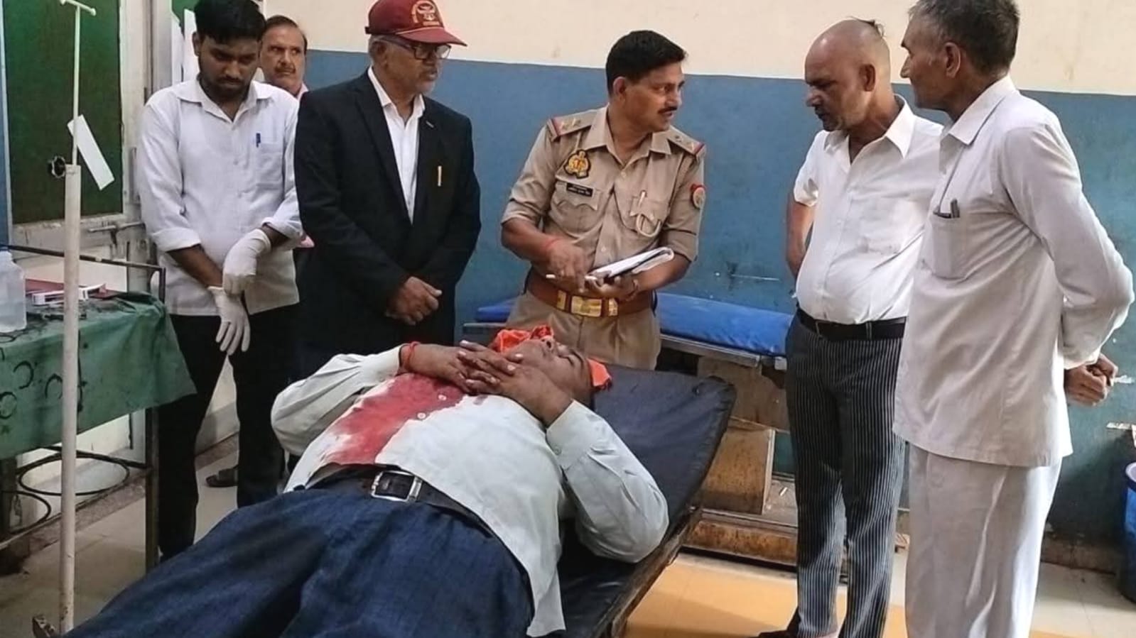 अधिवक्ताओ में खूनी संघर्ष: कचहरी में चैंबर बना रणक्षेत्र, सपा नेता के अलॉटमेंट से भड़की हिंसा