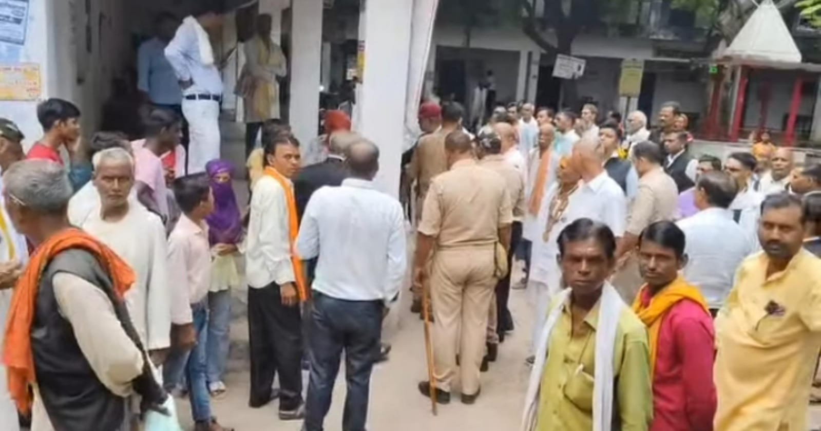अधिवक्ताओ में खूनी संघर्ष: कचहरी में चैंबर बना रणक्षेत्र, सपा नेता के अलॉटमेंट से भड़की हिंसा