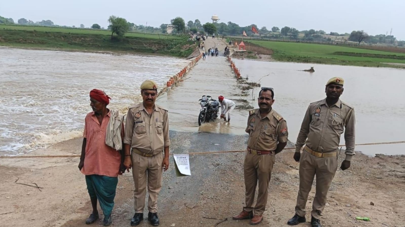 बांदा में चंद्रावल नदी का कहर: अमारा-गौरीकला रपटा बना 'शासन की नाकामी' का प्रतीक