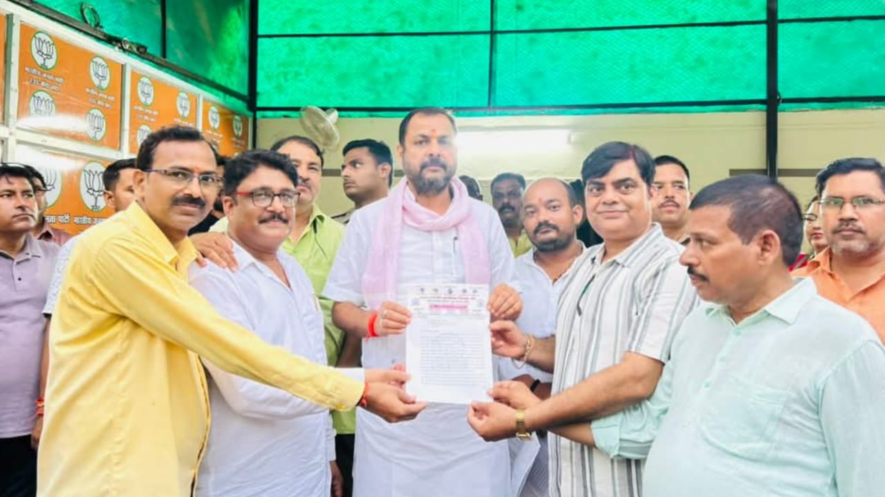 विधायक प्रकाश का"शिक्षकों से वादा": कहा- सीएम योगी तक पहुँचाऊँगा आपकी बात