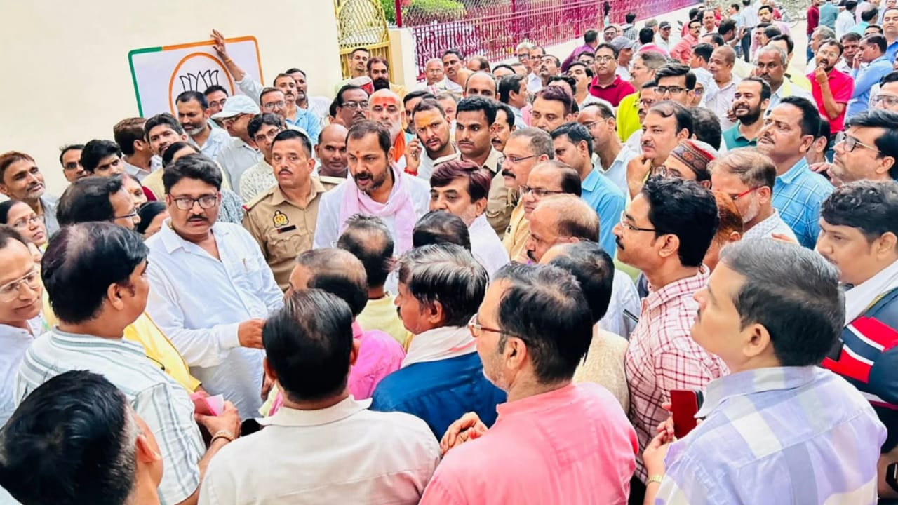 विधायक प्रकाश का"शिक्षकों से वादा": कहा- सीएम योगी तक पहुँचाऊँगा आपकी बात
