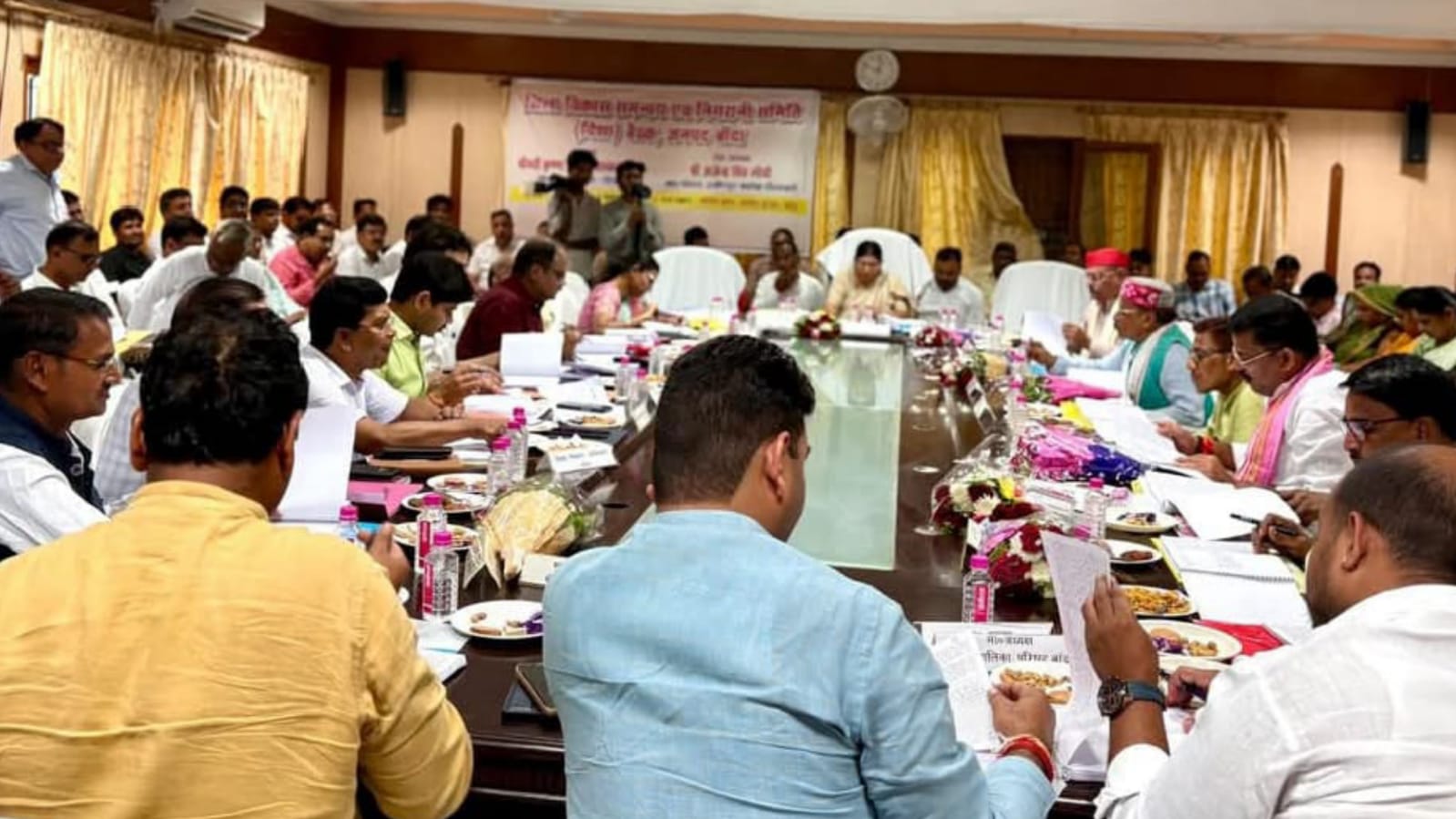 प्रतिनिधि अंकित का दिशा बैठक में धमाकेदार प्रदर्शन: नगर विकास के 'मुद्दे' पर रहे 'हावी'