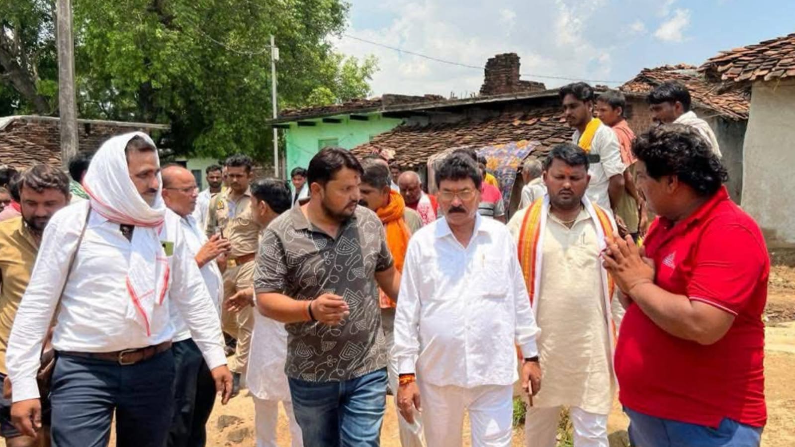 पुंगरी हत्याकांड : भाजपा प्रतिनिधिमंडल पहुंचा मृतक के घर, कठोर कार्रवाई का आश्वासन