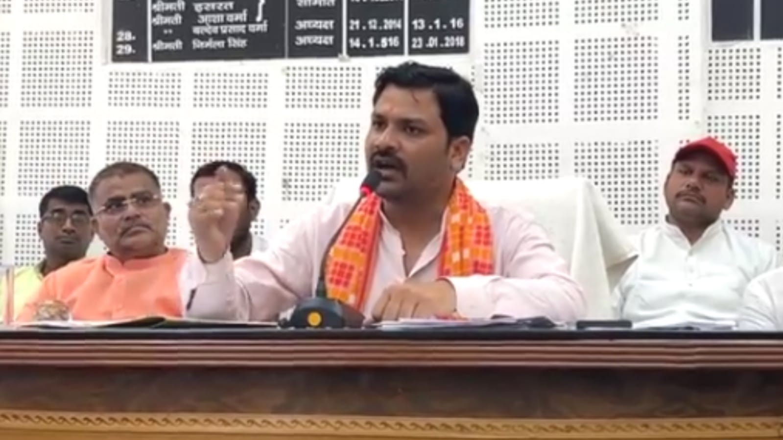घोटाले में दोषी सुनील की कुर्सी डगमग: अब सीएम पर फोड़ा ठीकरा, बोले- योगी के निर्देश नहीं सुनते मातहत ?