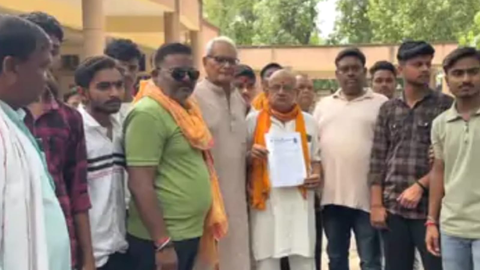 विहिप का अल्टीमेटम: सावन में मंदिर रास्तों से हटें मांस की दुकानें, वरना होगी ‘जन कार्यवाही’