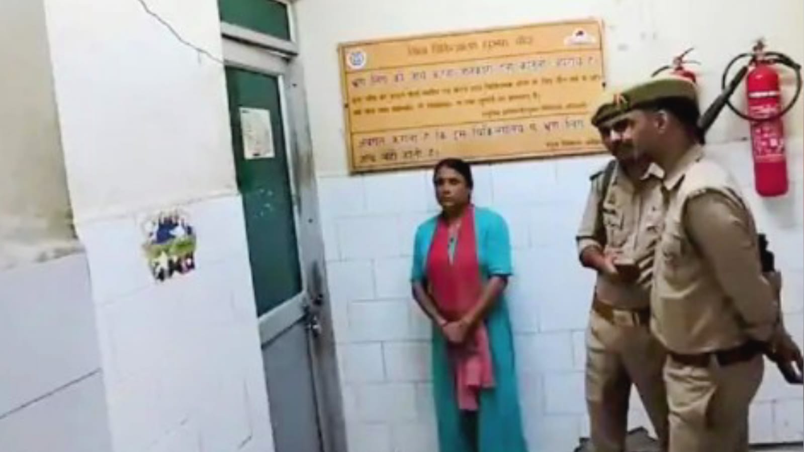 स्वास्थ्य तंत्र का 'तमाचा' : डीएम की बेटी पहुंची तो अल्ट्रा साउंड चालू, बेबस मरीजों के लिए बंद ?