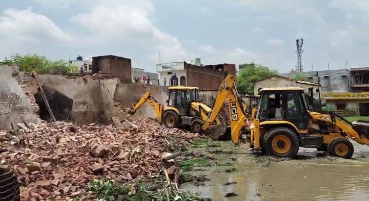 विधायक प्रकाश ने एसडीएम को फटकारा: कहा- क्यों चलवाया सुनील पटेल के इशारे पर बुलडोजर ?