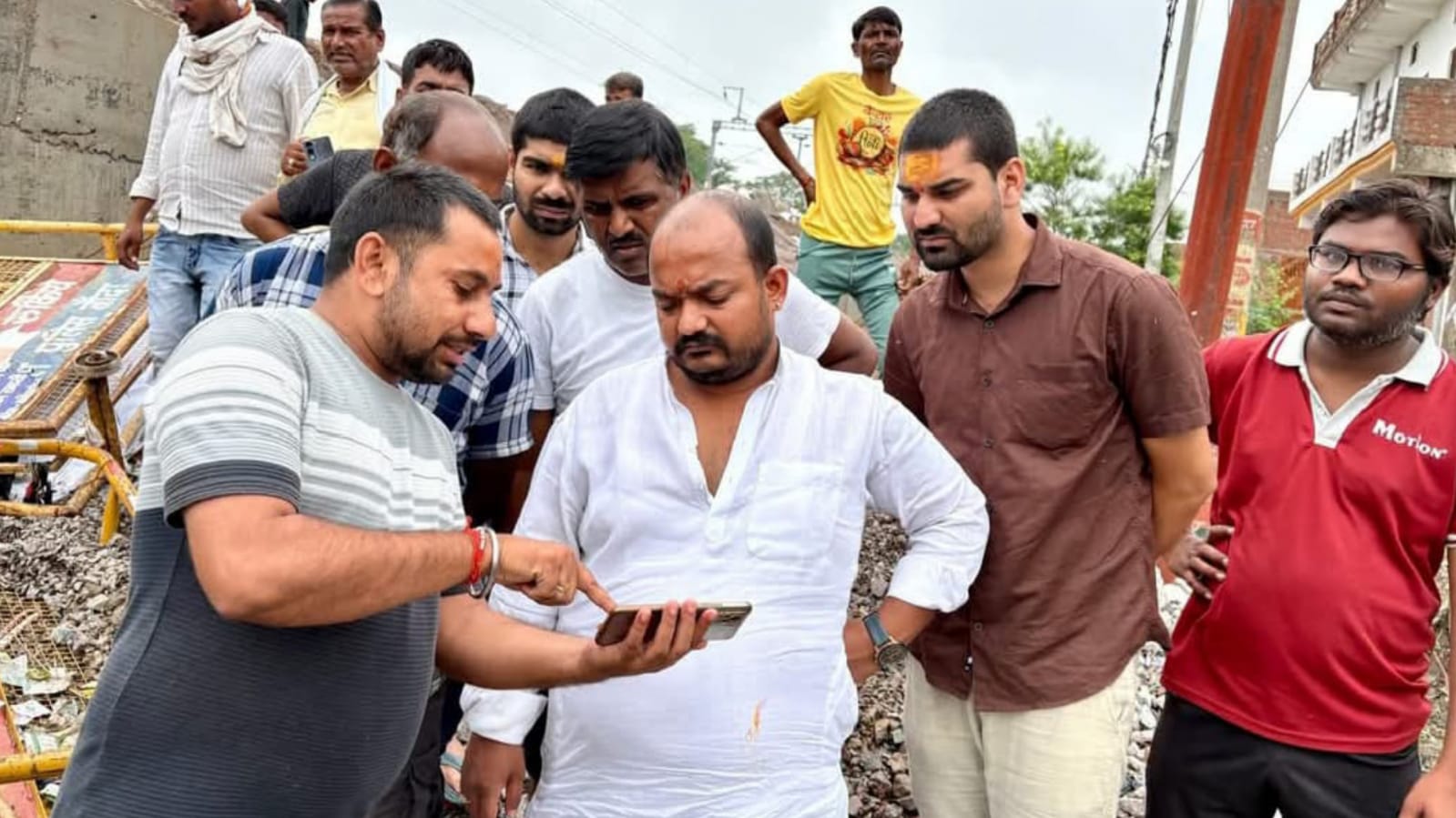 प्रतिनिधि अंकित ने लोहिया पुल क्षेत्र में संभाला मोर्चा: बोले- जनता की परेशानी नहीं बर्दाश्त