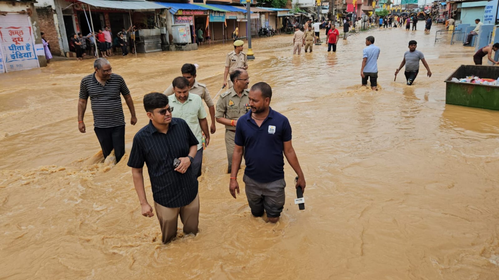 चित्रकूट में बाढ़ से हाहाकार: मूसलधार बारिश से मंदाकिनी बेकाबू, यातायात ठप, प्रशासन हाई अलर्ट
