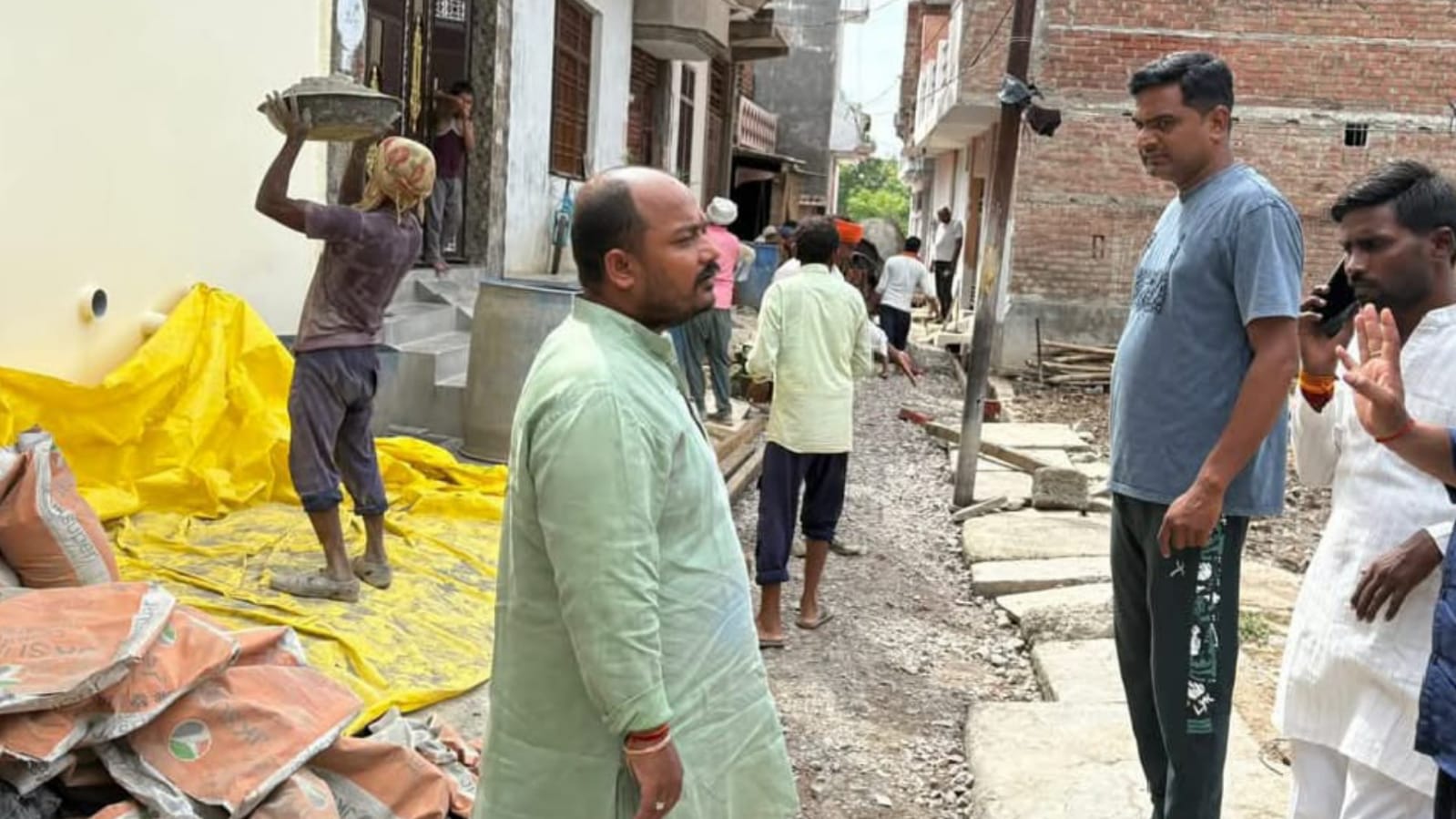 प्रतिनिधि अंकित 'घटिया निर्माण' पर 'भड़के': भुगतान रोकने की दी चेतावनी