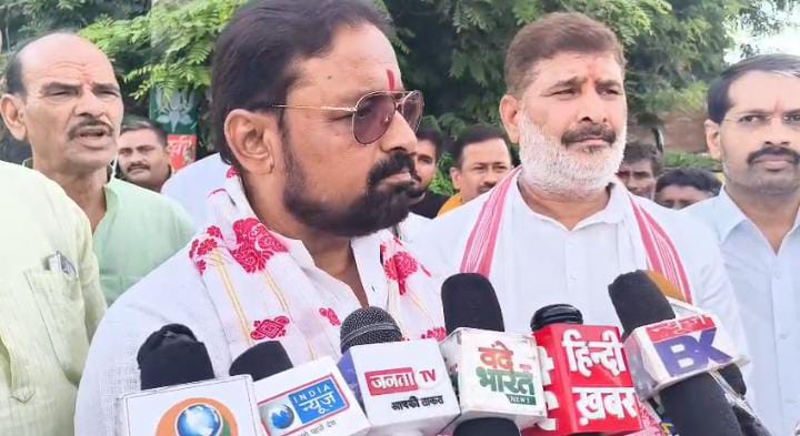 राजेश दुबे 'बुलडोजर कांड' पर गरजे: अध्यक्ष सुनील पर प्रहार, प्रशानिक भूमिका पर सवाल ?