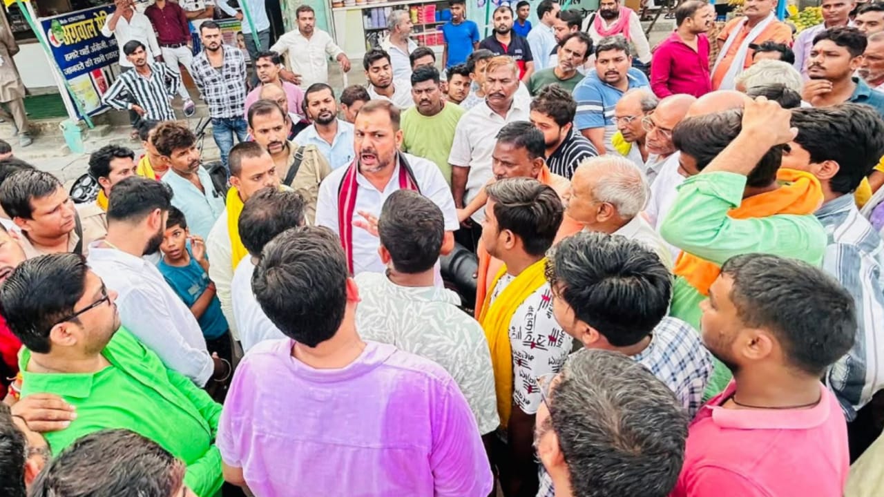 शेरे बुंदेलखंड प्रकाश की 'दहाड़' से काँपते हैं 'विरोधी और भ्रष्ट तंत्र': बने 'जनसेवा' के प्रतीक