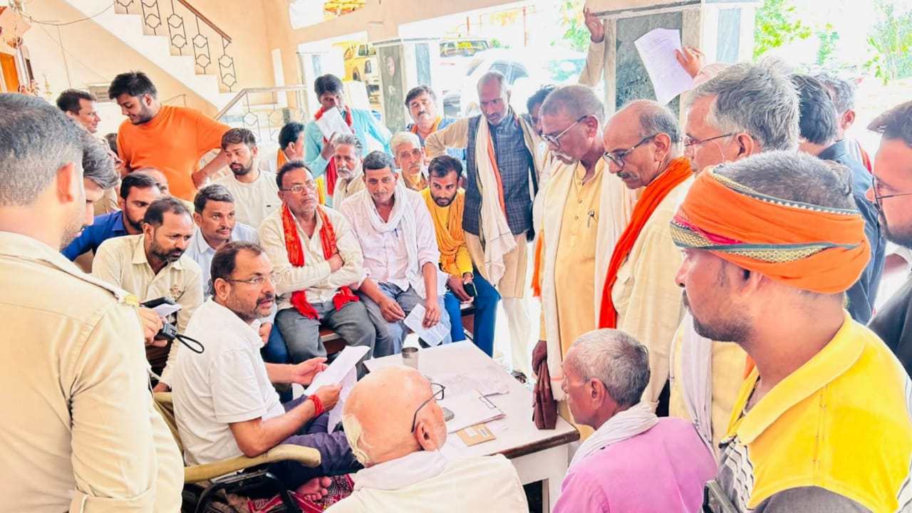 शेरे बुंदेलखंड प्रकाश की 'दहाड़' से काँपते हैं 'विरोधी और भ्रष्ट तंत्र': बने 'जनसेवा' के प्रतीक