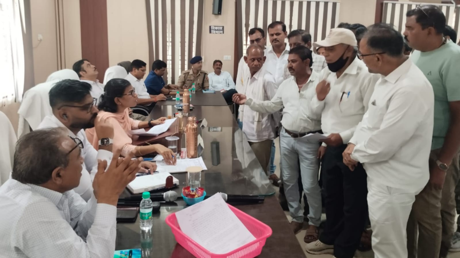 समाधान दिवस बना रस्म अदायगी: जनता की उम्मीदें फाइलों में कैद, अफसरशाही सुस्त !