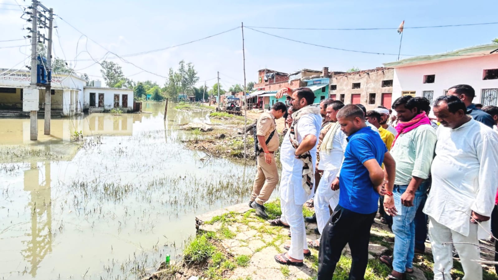 विधायक प्रकाश ग्रामीणों के बने सहारा: ज़मीनी निगरानी में दिखी गंभीरता, ग्रामीणों के 'दर्द' को बांटा