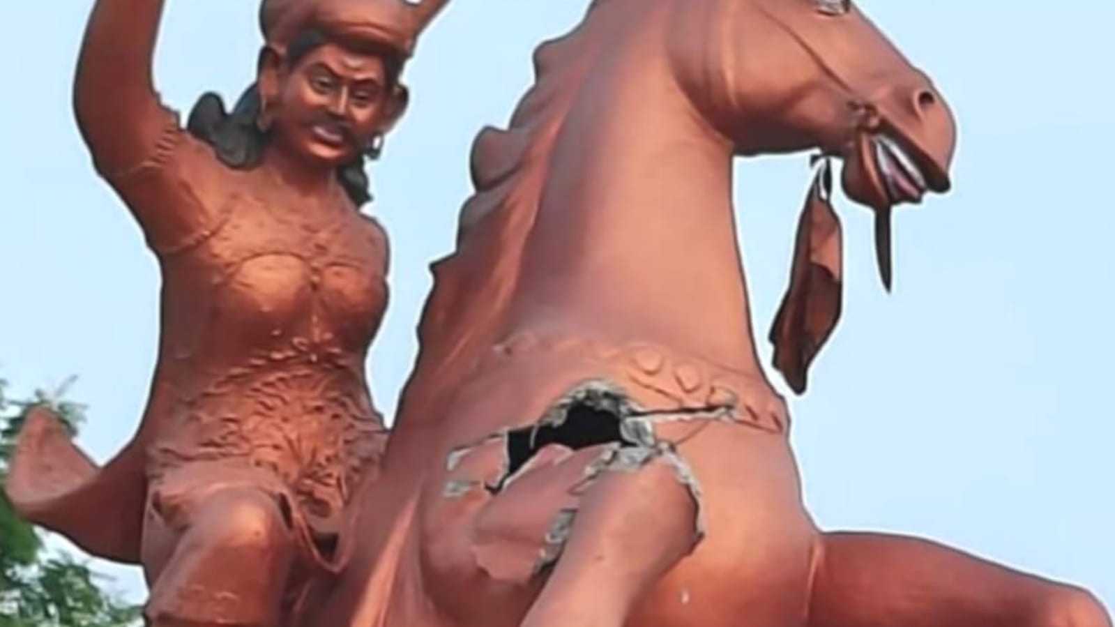 महाराजा खेत सिंह एक साल से टूटी प्रतिमा: खंगार समाज में उबाल, कब जागेगा प्रशासन ?