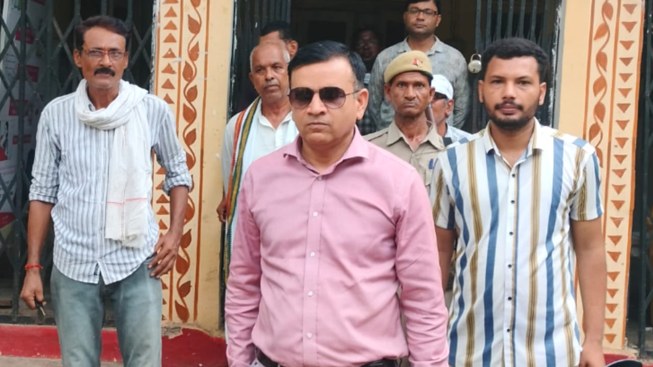आयुक्त के निरीक्षण हड़कंप: गैरहाजिर स्टाफ पर गाज, बोले- कामचोरों की खैर नहीं