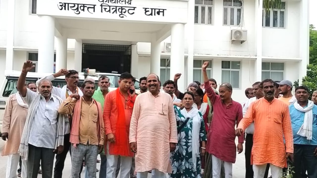 बुलडोजर कांड पर बवाल तेज़: कोटेदारों ने राशन व्यवस्था ठप करने का दिया अल्टीमेटम ! 