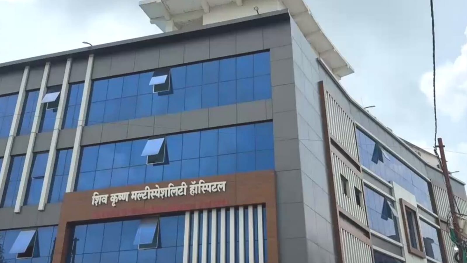 एडीएम-हॉस्पिटल रिश्ते पर हंगामा: शराब की बोतल और सत्ता का साया, सवालों में प्रशासन
