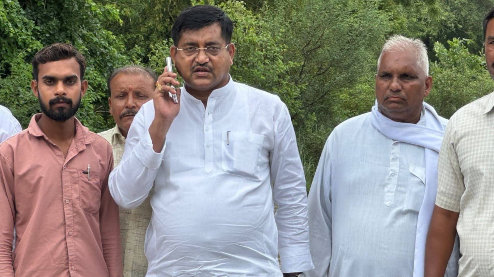 मंत्री रामकेश की बाढ़ त्रासदी पर पर पैनी नज़र: खुद संभाला मोर्चा,अफसरों को सख्त निर्देश