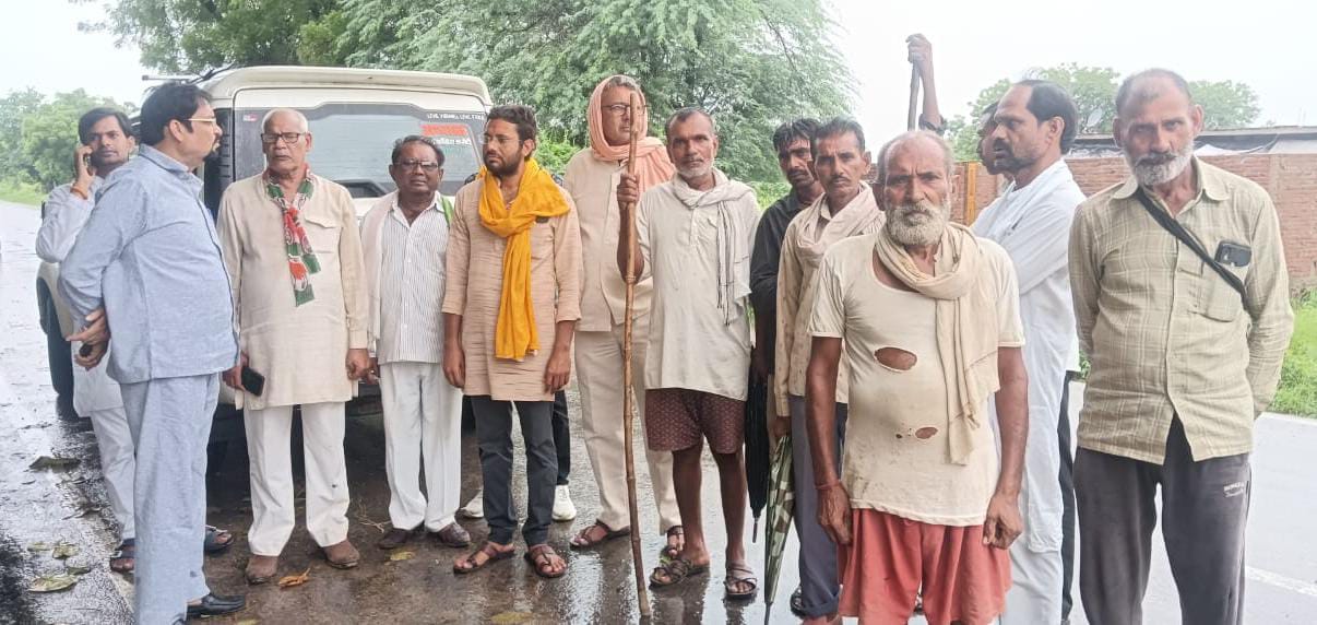 यमुना और केन की बाढ़ बनी कहर: कांग्रेस ने संभाली पतवार, बाढ़ पीड़ितों की ली सुध