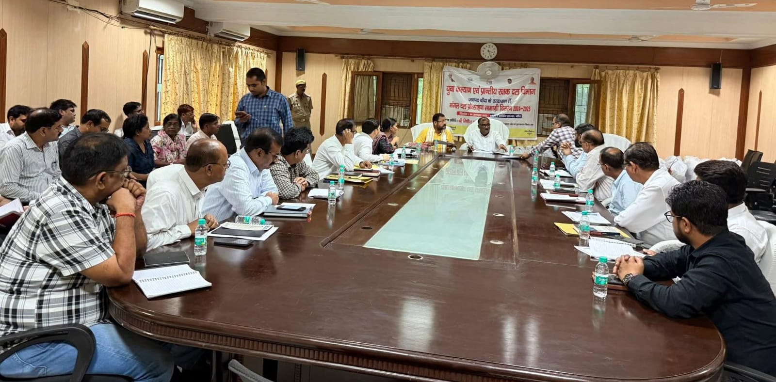 मंत्री और विधायक ने युवाओं को दी 'नई उड़ान': खेल किट के साथ मिली आत्मविश्वास की 'चाबी'