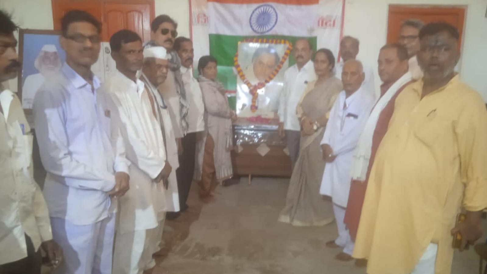 बरगद ग्लास फैक्ट्री से लेकर तकनीकी क्रांति तक: कांग्रेसियों ने राजीव गांधी को किया नमन