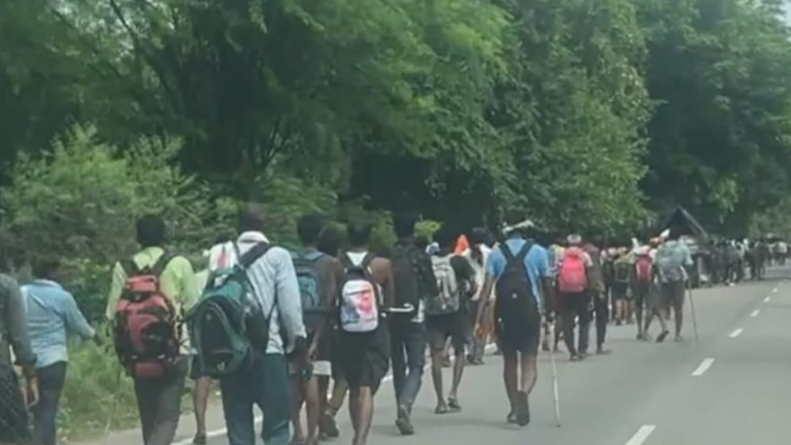 भाद्र अमावस्या पर उमड़ रहा जन सैलाब: गूंज रहा 'जय कामतानाथ' का जयकारा