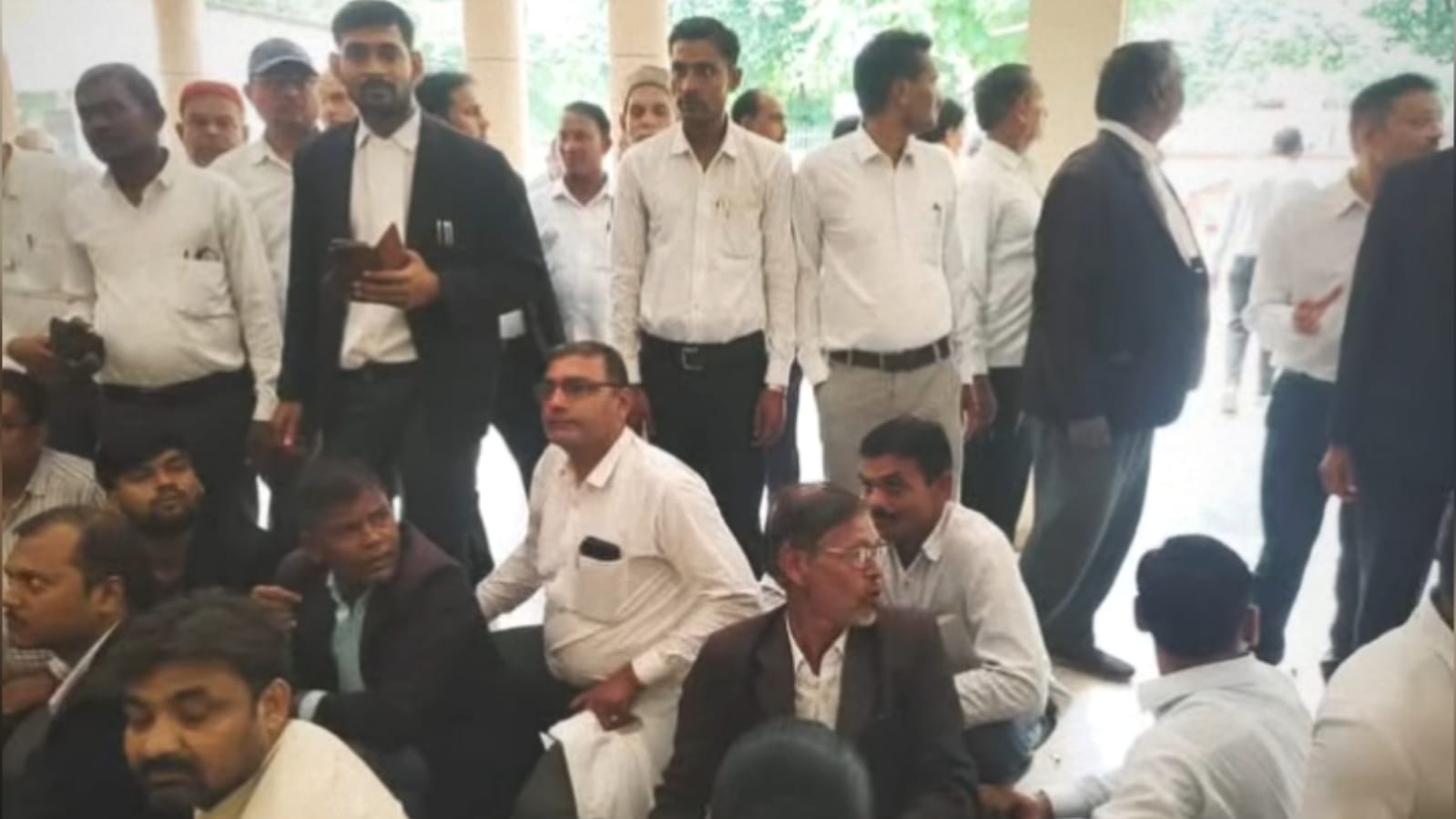 अधिवक्ता संघ का धमाका: तहसील बना रिश्वतखोरी का सिंडिकेट, डीएम-एसपी पर उठी उंगलियां