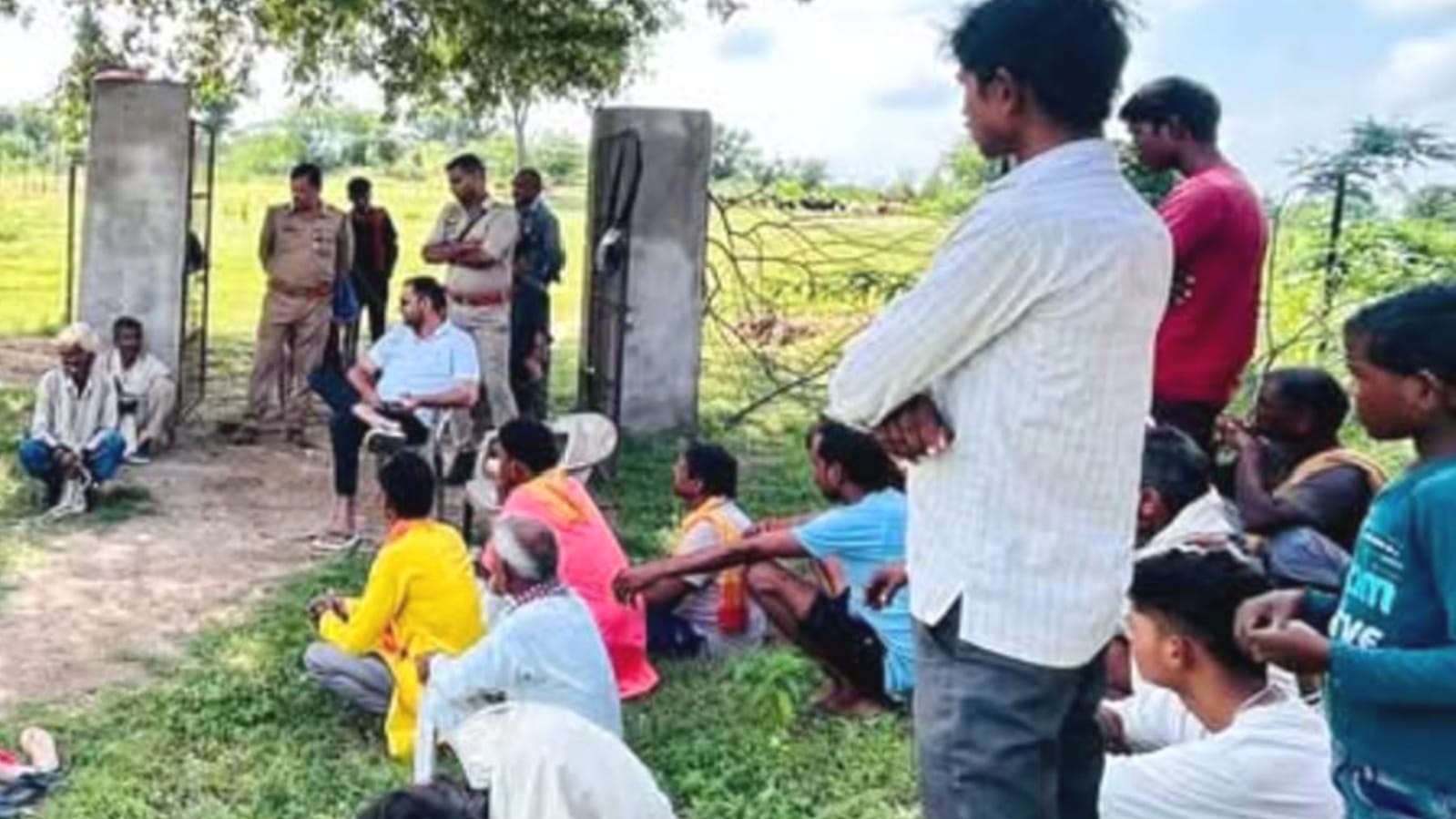 विधायक प्रकाश में 'जनसेवा की दिव्य शक्ति' : खेतों की चौपाल से जनता के 'दिलों' में छाए