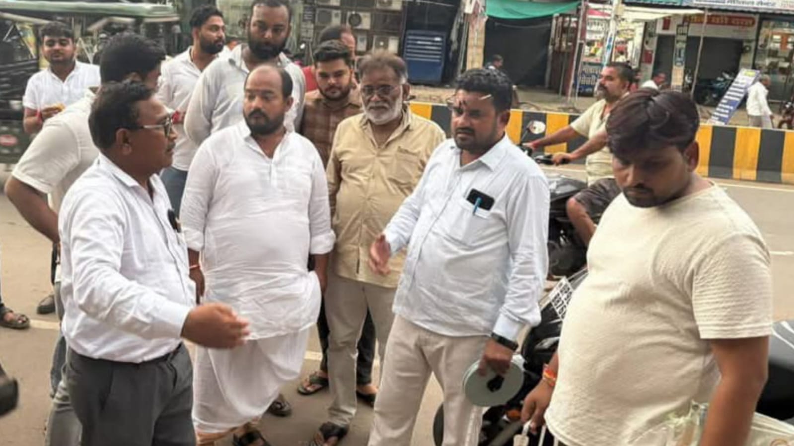 प्रतिनिधि अंकित का बढ़ायेगें नगर की 'शान' : फुटपाथ निर्माण से 'संवरेगा' का शहर