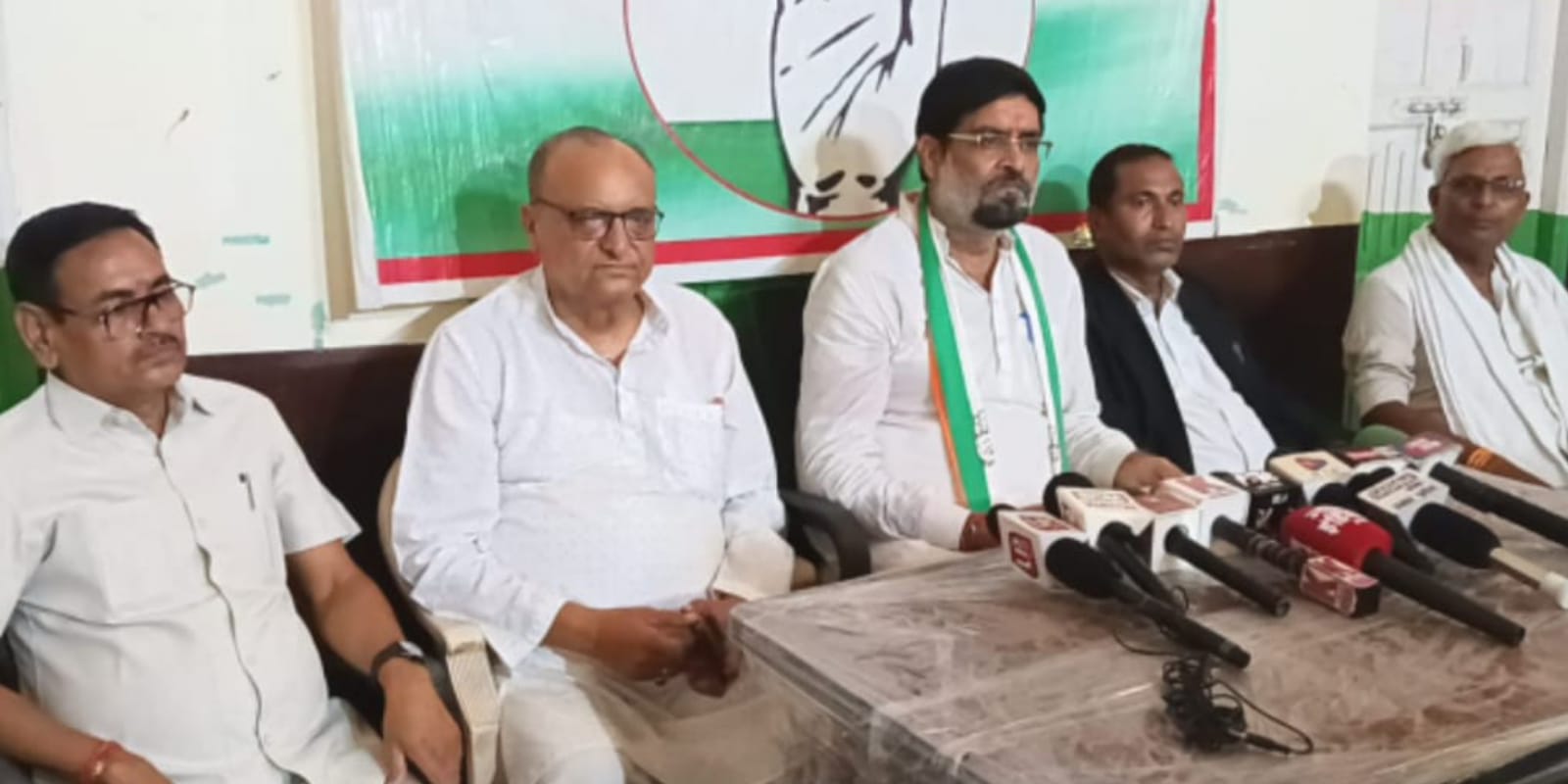कांग्रेस का बड़ा आरोप: योगी राज में 'कानून व्यवस्था' ध्वस्त, मुख्यमंत्री से 'इस्तीफे' की मांग