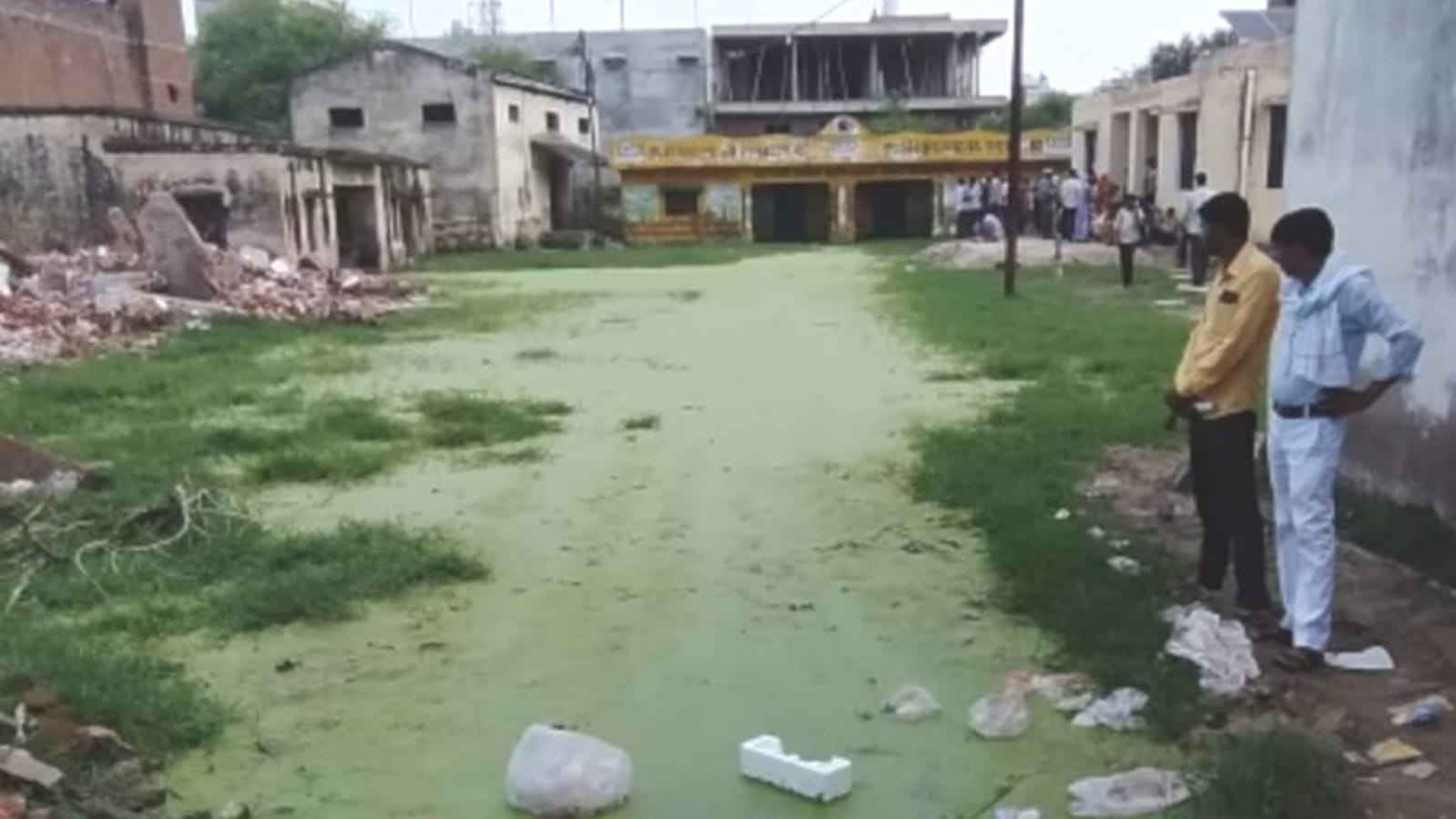 माननीय मौन, जनता त्राहिमाम: सड़कें बनी मौत का जाल, नेता आराम कुर्सी पर