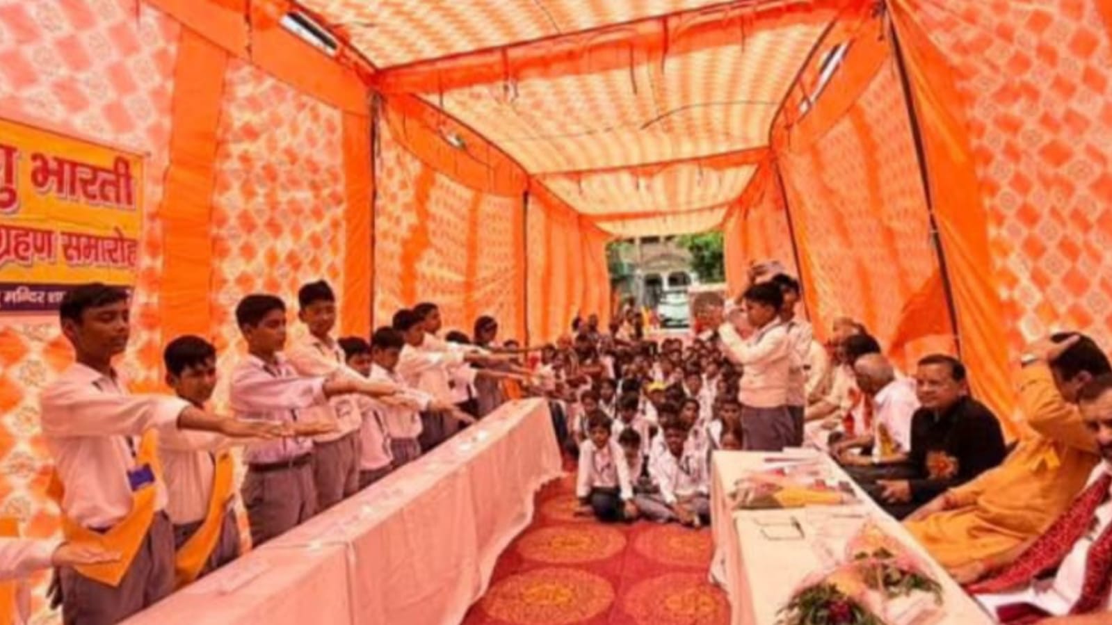 विधायक प्रकाश बोले: शिक्षा तभी सफल जब जुड़ें संस्कार, बच्चों ने लिया नेतृत्व की शपथ