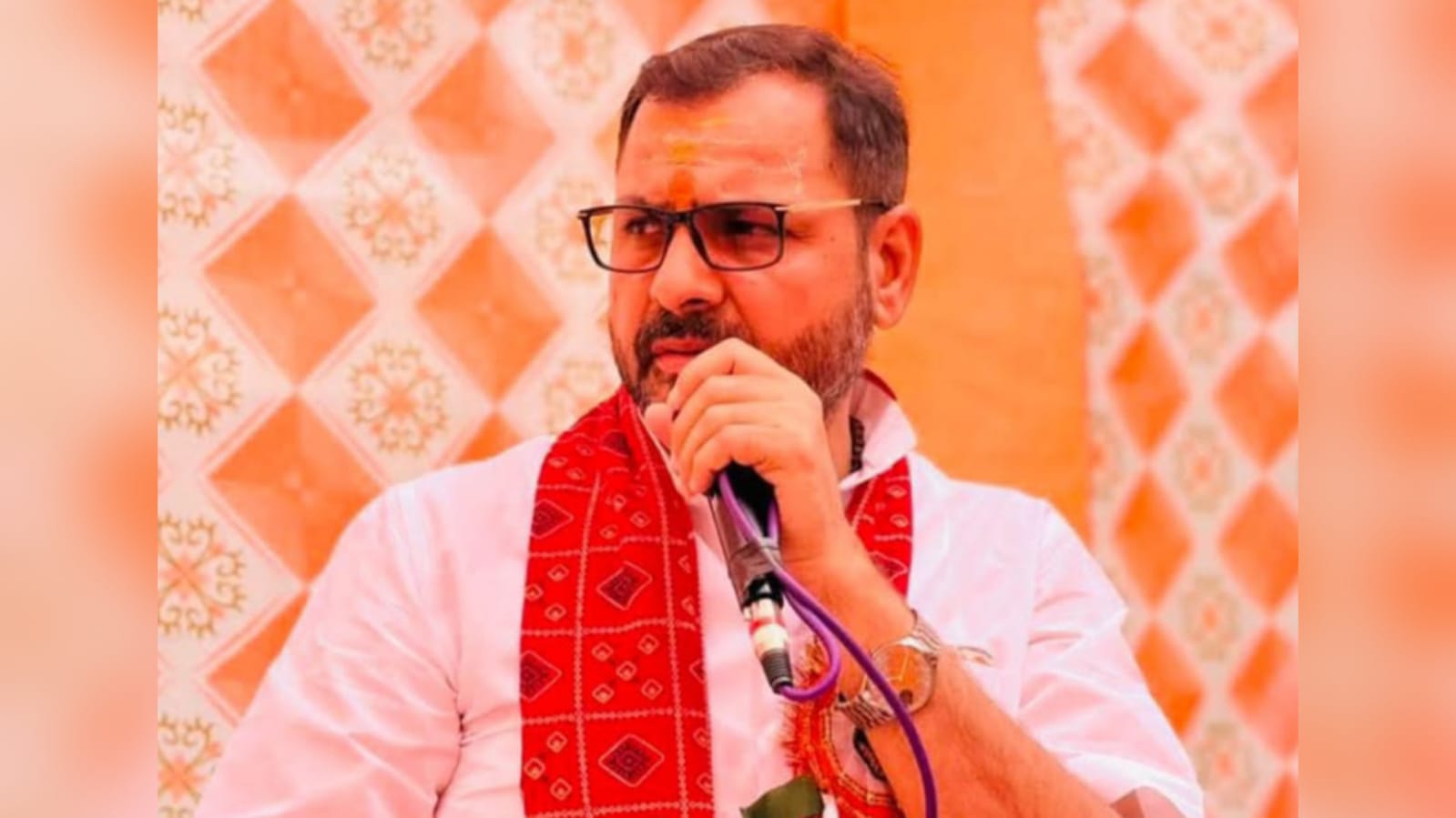विधायक प्रकाश बोले: शिक्षा तभी सफल जब जुड़ें संस्कार, बच्चों ने लिया नेतृत्व की शपथ