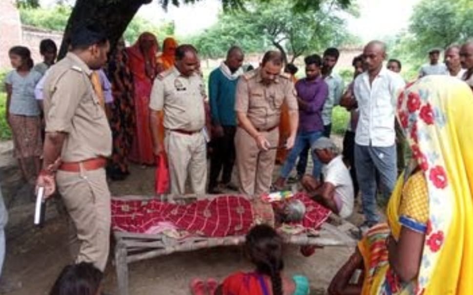 बांदा में हिनियस क्राइम: 85 साल की वृद्धा की गला रेतकर खौफनाक हत्या, गांव में दहशत