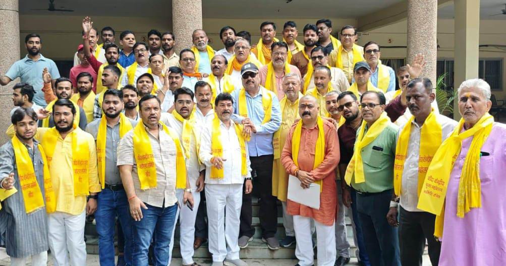 नवरात्र महोत्सव की तैयारियों पर केंद्रीय पूजा समिति का अल्टीमेटम: डीएम को ज्ञापन