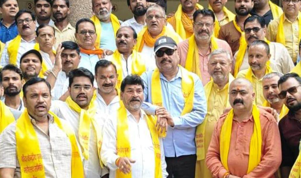 नवरात्र महोत्सव की तैयारियों पर केंद्रीय पूजा समिति का अल्टीमेटम: डीएम को ज्ञापन