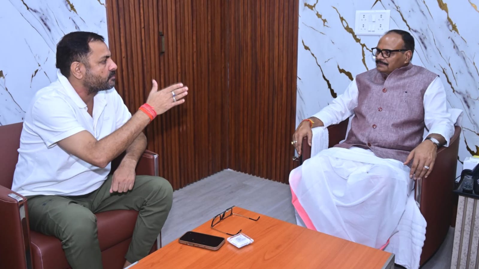विधायक प्रकाश की स्वास्थ्य सेवाओं पर डिप्टी सीएम तल्ख वार्ता: बोले घोषणा को करें सार्थक
