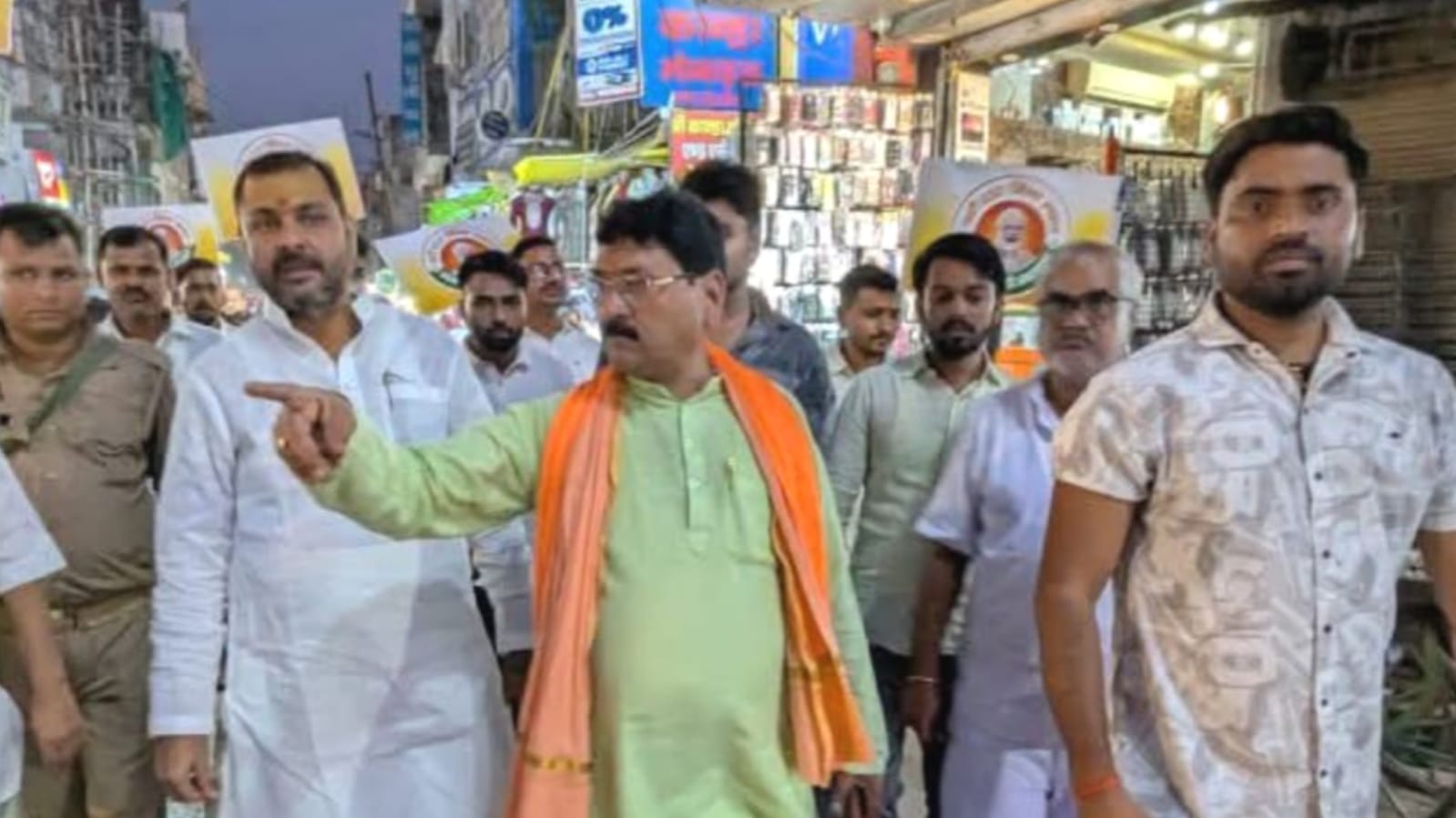विधायक प्रकाश व जिलाध्यक्ष कल्लू ने जीएसटी को बताया ऐतिहासिक:बाजार में जनसंपर्क