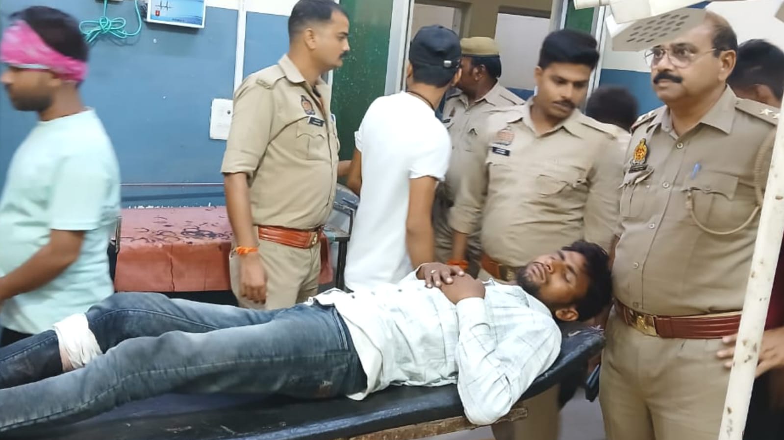 लूट का पर्दाफाश: एसओजी की मुठभेड़ में तीन गिरफ्तार, एक घायल